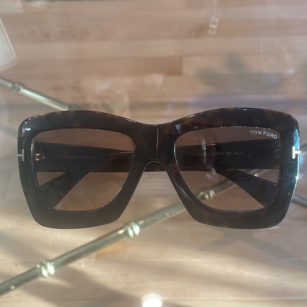 Tom Ford Brown Tortoise Rectangle Sunglasses with… - image 5